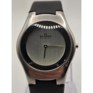 Skagen 235LSR 27mm Silver Stainless Steel Ladies' Watch Rubber Strap.